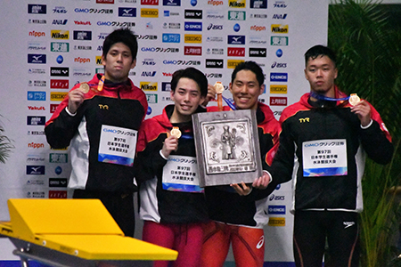 眞野、尾﨑、本多、吉田の４選手は最終日の4×200mリレーを優勝で飾った