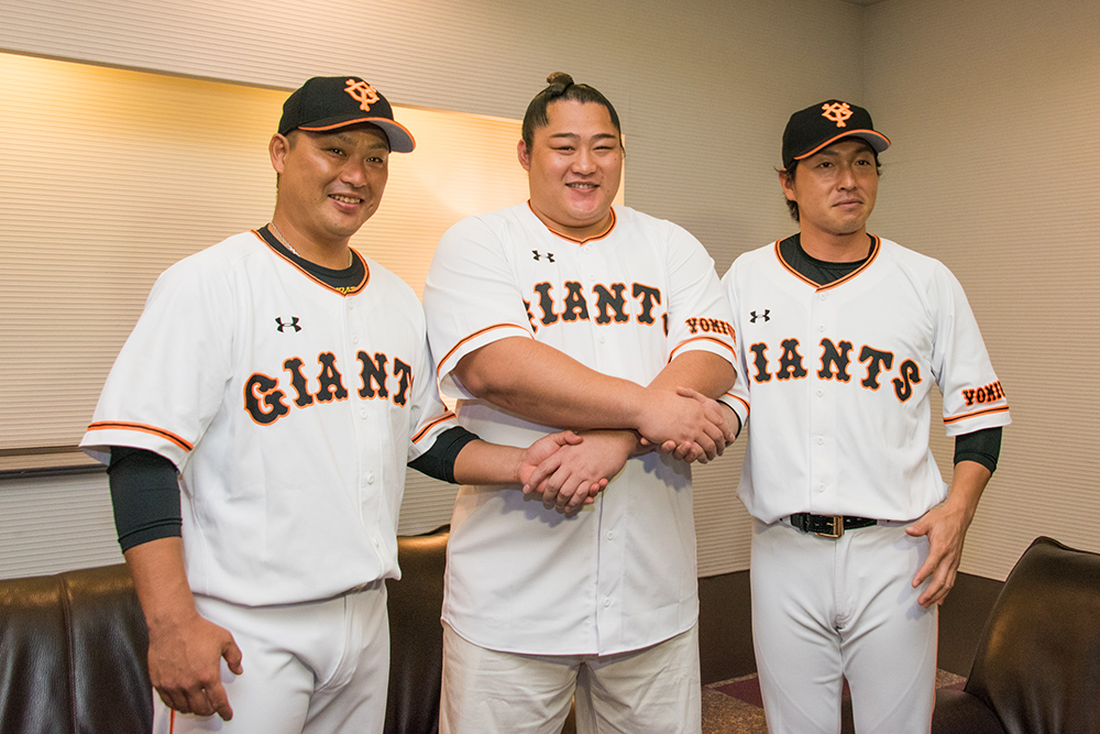 左から、村田選手、遠藤関、長野選手