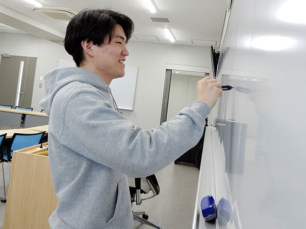 井上勇翔さん(経済学部)2