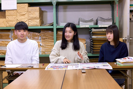 第99代・3年生の（左から）中井さん、小林さん、猪股さん