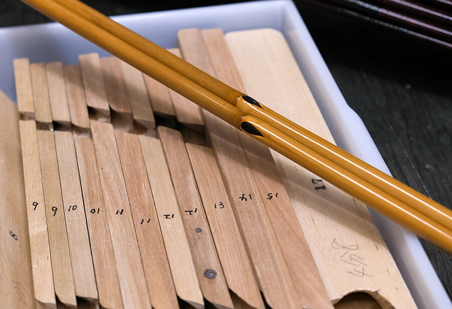 竹を真っすぐにするための道具のひとつ、ため木は職人オリジナルの道具