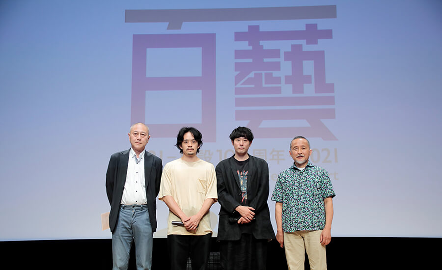 左から松島教授、池松さん、藤井監督、木村学部長