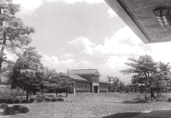 予科文科の武道場。圓谷が予科長であった戦中、世田谷予科は軍隊式の厳しい教育で知られ「世田谷士官学校」と呼ばれたという
