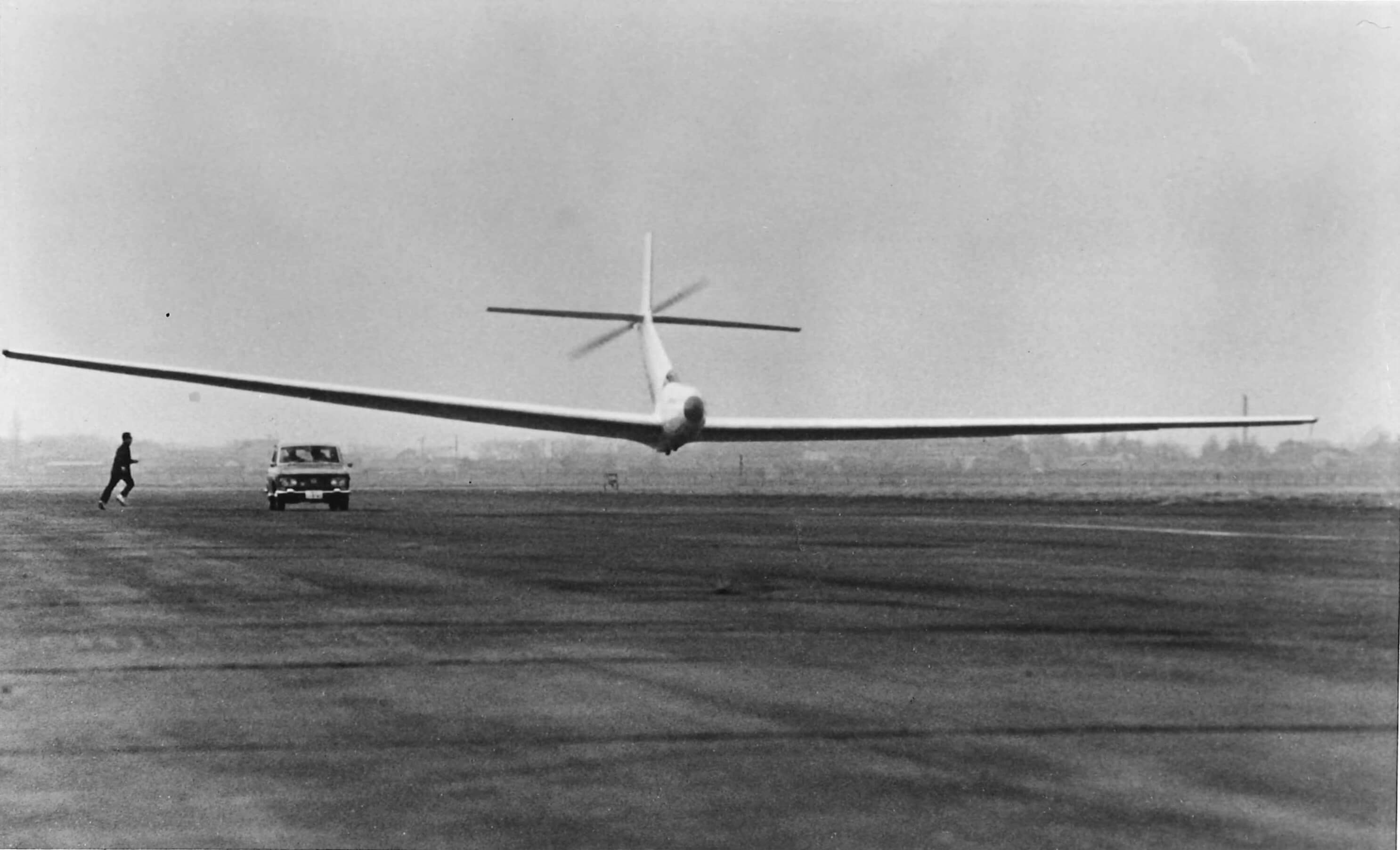 「リネット号」が日本最初の人力飛行に成功