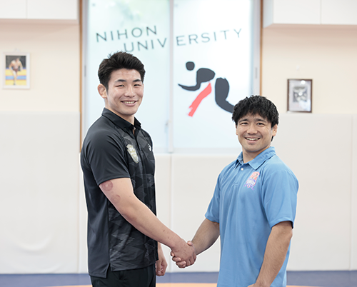 波瀾万丈な赤澤選手のキャリアについて、86kg級代表の石黒隼士選手（左）は「ここまで五輪に対する執着心を持っている人は少ないと思いますし、先輩のことを本当に尊敬します」と話し、パリ五輪での健闘を誓い合った。