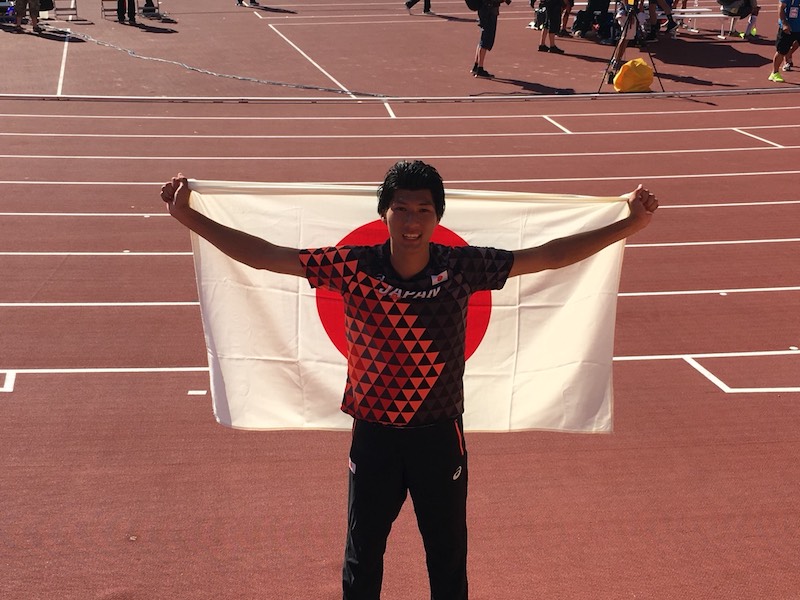 競技スポーツ学科2年の江島雅紀君がＵ20世界陸上競技選手権大会（男子棒高跳）で銅メダルを獲得しました。